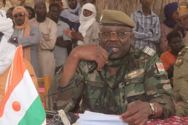 Point de presse à Agadez : Le Colonel Abdoulaye Maizama fait le point de sa visite de travail dans la région Point de presse à Agadez : Le Colonel Abdoulaye Maizama fait le point de sa visite de travail dans la région