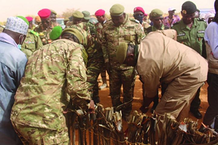 Fin de la mission du ministre de l’hydraulique, de l’assainissement et de l’environnement dans les régions d’Agadez, Zinder et Diffa : Le Colonel Maizama Abdoulaye lance des travaux et visite plusieurs sites Fin de la mission du ministre de l’hydraulique, de l’assainissement et de l’environnement dans les régions d’Agadez, Zinder et Diffa : Le Colonel Maizama Abdoulaye lance des travaux et visite plusieurs sites