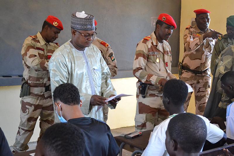 Recrutement des élèves Gardes Nationaux à Agadez : 377 candidats dont 18 filles passent les épreuves écrites Recrutement des élèves Gardes Nationaux à Agadez : 377 candidats dont 18 filles passent les épreuves écrites