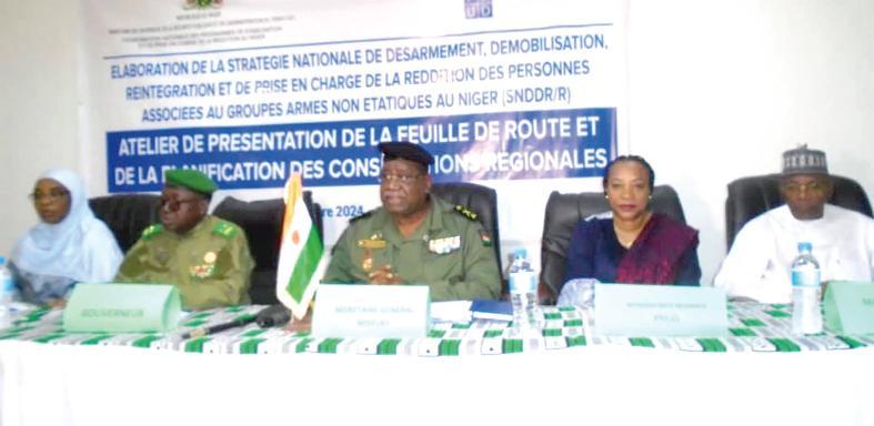 vers la validation d’une Stratégie de désarmement, démobilisation, réintégration et prise en charge de la reddition vers la validation d’une Stratégie de désarmement, démobilisation, réintégration et prise en charge de la reddition
