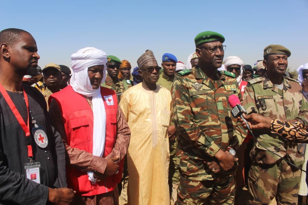 Lutte contre les feux de brousse : le Gouverneur de Diffa lance ...