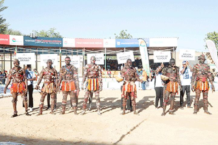 45è édition du Sabre National Kokowa, Dosso 2024 : La région d’Agadez sacrée championne du Concours de ‘’Walki’’, la tenue traditionnelle des lutteurs 45è édition du Sabre National Kokowa, Dosso 2024 : La région d’Agadez sacrée championne du Concours de ‘’Walki’’, la tenue traditionnelle des lutteurs