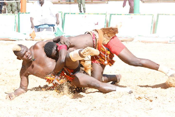 A la 45è édition du Sabre National Kokowa Dosso 2024 : 8 lutteurs Sanctionnés par la FENILUTES pour combats truqués A la 45è édition du Sabre National Kokowa Dosso 2024 : 8 lutteurs Sanctionnés par la FENILUTES pour combats truqués
