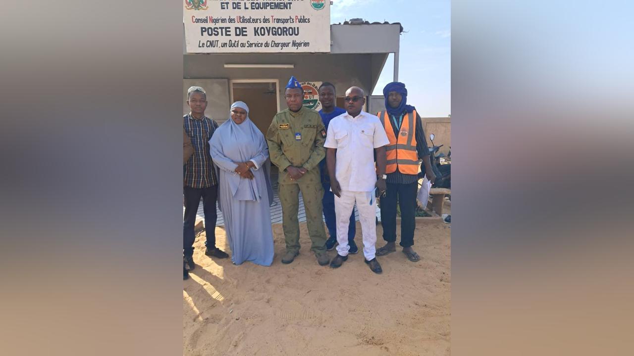 Visite du Directeur Général du CNUT aux postes de Sorey et Koygorou : Le Colonel Souley Ibrahim s’imprègne des conditions de travail des agents Visite du Directeur Général du CNUT aux postes de Sorey et Koygorou : Le Colonel Souley Ibrahim s’imprègne des conditions de travail des agents
