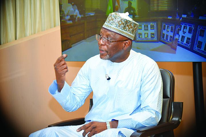 Suite et fin de l’entretien accordé à la RTN par le ministre des Affaires Etrangères, de la Coopération et des Nigériens à l’Extérieur, M. Bakary Yaou Sangaré : « Nous avons fait une note de cadrage qu’on a envoyée à toutes nos ambassades pour leur dire que désormais, voilà le cadre dans lequel vous devez conduire notre politique étrangère » Suite et fin de l’entretien accordé à la RTN par le ministre des Affaires Etrangères, de la Coopération et des Nigériens à l’Extérieur, M. Bakary Yaou Sangaré : « Nous avons fait une note de cadrage qu’on a envoyée à toutes nos ambassades pour leur dire que désormais, voilà le cadre dans lequel vous devez conduire notre politique étrangère »