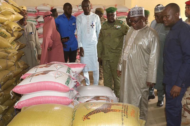 Visite du ministre du Commerce et de l’Industrie à l’Usine de transformation du riz de Kollo : M. Seydou Asman encourage le RINI dans ses activités Visite du ministre du Commerce et de l’Industrie à l’Usine de transformation du riz de Kollo : M. Seydou Asman encourage le RINI dans ses activités