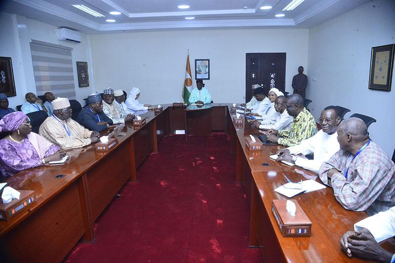 Le Premier ministre rencontre une délégation de la Chambre de Commerce et d’Industrie du Niger : Les opérateurs économiques saluent les mesures prises par l’Etat en faveur du secteur privé et s’engagent à assurer l’approvisionnement régulier du pays Le Premier ministre rencontre une délégation de la Chambre de Commerce et d’Industrie du Niger : Les opérateurs économiques saluent les mesures prises par l’Etat en faveur du secteur privé et s’engagent à assurer l’approvisionnement régulier du pays