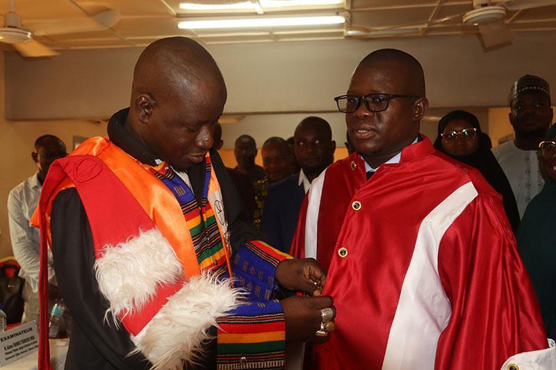 Soutenance de thèse de Doctorat : M. Hassane Abdoulaye Gambo décroche le diplôme de doctorat avec la mention ‘’ Très honorable‘’ du jury Soutenance de thèse de Doctorat : M. Hassane Abdoulaye Gambo décroche le diplôme de doctorat avec la mention ‘’ Très honorable‘’ du jury