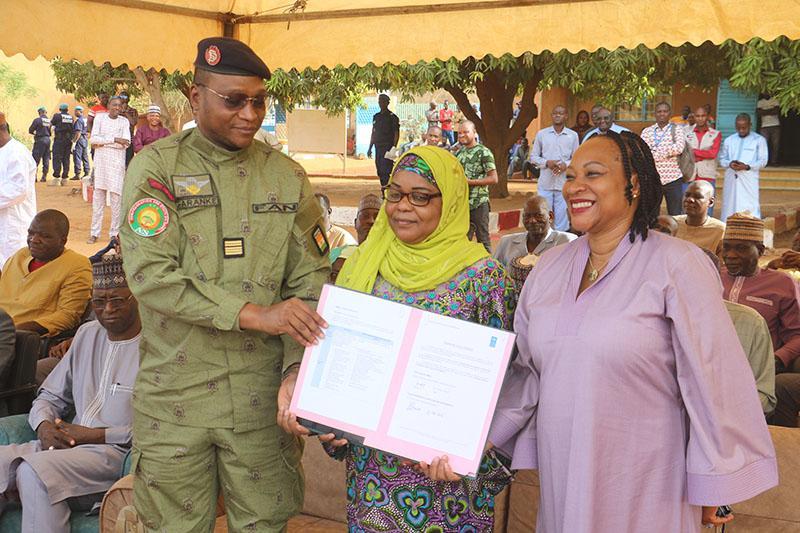 Réception de matériel d’éclairage public : Le PNUD offre 350 kits de lampadaires solaires d’une valeur de 208.950.000 FCFA à la Ville de Niamey Réception de matériel d’éclairage public : Le PNUD offre 350 kits de lampadaires solaires d’une valeur de 208.950.000 FCFA à la Ville de Niamey