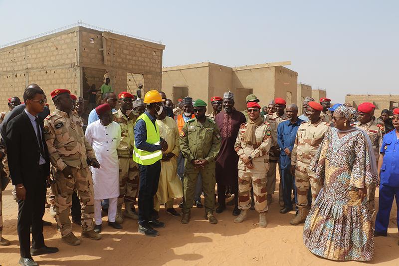 Le ministre de l’Urbanisme et de l’Habitat sur deux sites en chantier : Le Colonel Abdoulkadri Amadou Daouda se réjouit des progrès remarquables accomplis dans l’avancement des travaux Le ministre de l’Urbanisme et de l’Habitat sur deux sites en chantier : Le Colonel Abdoulkadri Amadou Daouda se réjouit des progrès remarquables accomplis dans l’avancement des travaux