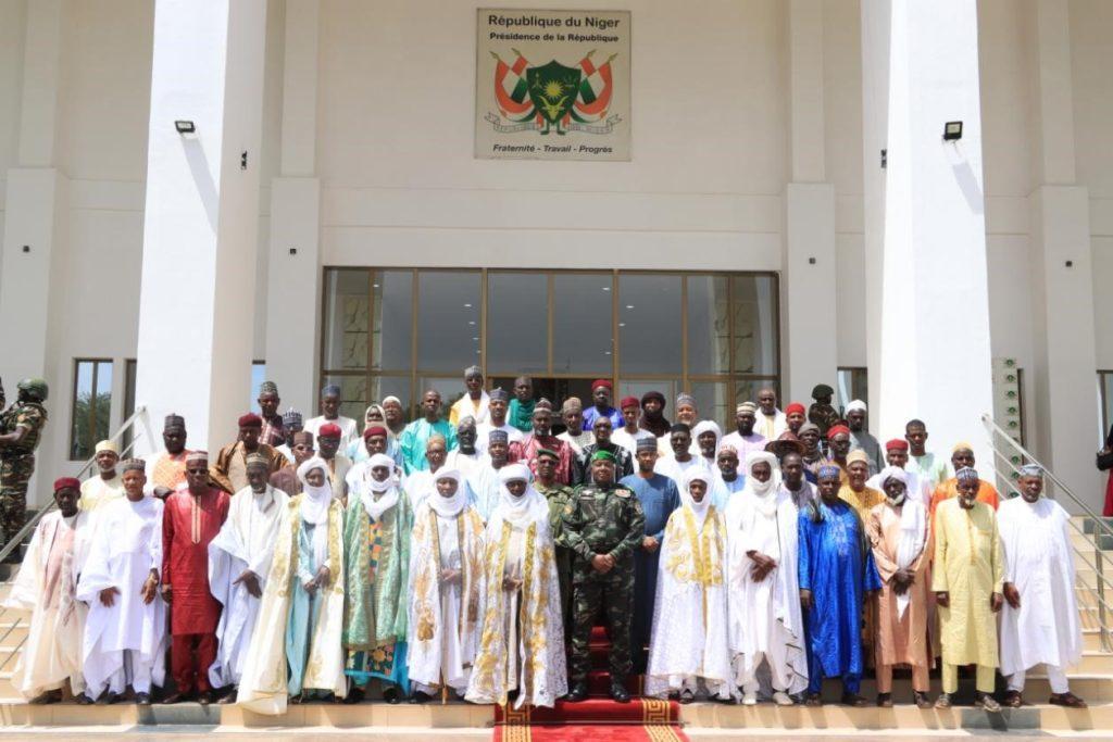 Au Palais de la Présidence : le Chef de l’État s’entretient avec une délégation du Mouvement Social d’Expression et de Culture Peulh et Pastorale Au Palais de la Présidence : le Chef de l’État s’entretient avec une délégation du Mouvement Social d’Expression et de Culture Peulh et Pastorale