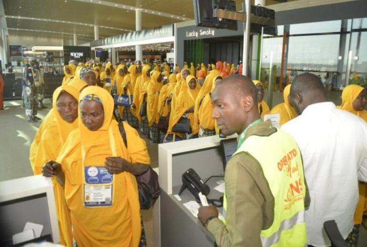 Hadj 2025 : Départ du premier vol charter avec à son bord 363 pèlerins nigériens à destination de Médine Hadj 2025 : Départ du premier vol charter avec à son bord 363 pèlerins nigériens à destination de Médine