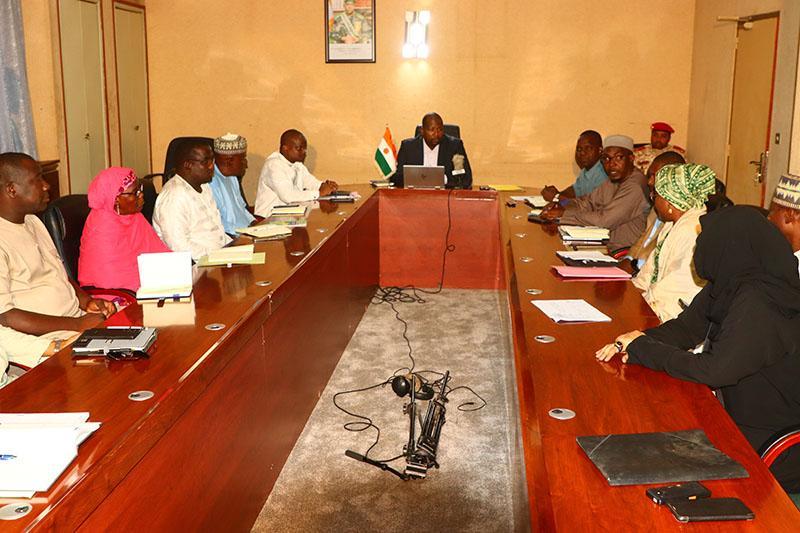 Rencontre entre le ministre du Commerce et de l’Industrie avec les acteurs publics et privés sur le gaz : M. Abdoulaye Seydou échange avec les acteurs sur les préoccupations majeures des populations dans le secteur Rencontre entre le ministre du Commerce et de l’Industrie avec les acteurs publics et privés sur le gaz : M. Abdoulaye Seydou échange avec les acteurs sur les préoccupations majeures des populations dans le secteur
