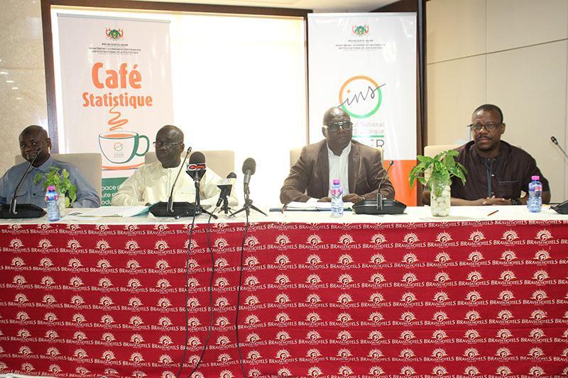 Café statistique relatif à la dissémination de l’Indice Harmonisé des Prix à la Consommation (IHPC) : Pour une meilleure sensibilisation des usagers et du grand public Café statistique relatif à la dissémination de l’Indice Harmonisé des Prix à la Consommation (IHPC) : Pour une meilleure sensibilisation des usagers et du grand public