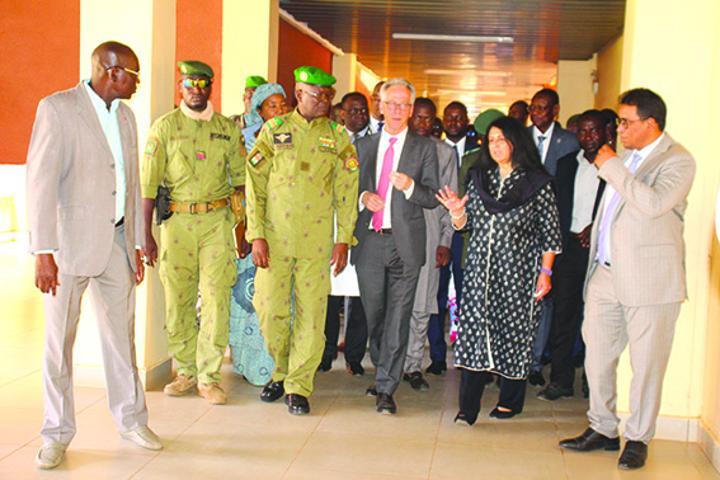 Visite du Ministre de la Santé et de l’Hygiène Publiques à l’Hôpital Général de Référence : S’enquérir des travaux d’installation de nouveaux appareils d’imagerie médicale Visite du Ministre de la Santé et de l’Hygiène Publiques à l’Hôpital Général de Référence : S’enquérir des travaux d’installation de nouveaux appareils d’imagerie médicale