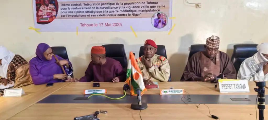 Lancement officiel à Tahoua de l’opération « Dauré Damara » couplée aux activités civilo-militaires au titre de la région Lancement officiel à Tahoua de l’opération « Dauré Damara » couplée aux activités civilo-militaires au titre de la région