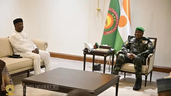 Niamey : le Président de la République reçoit le Représentant Spécial du SG de l’ONU pour l’Afrique de l’Ouest et le Sahel Niamey : le Président de la République reçoit le Représentant Spécial du SG de l’ONU pour l’Afrique de l’Ouest et le Sahel