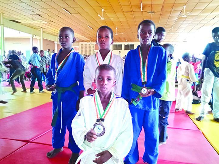 Judo/Première édition du tournoi Me Mahaman Garba : La ligue de Judo de Niamey et le club Entente rendent un hommage à ce précurseur du judo au Niger Judo/Première édition du tournoi Me Mahaman Garba : La ligue de Judo de Niamey et le club Entente rendent un hommage à ce précurseur du judo au Niger