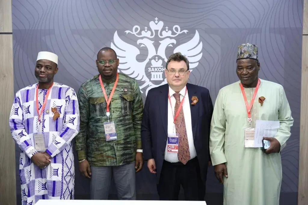 13e Forum Juridique international de Saint-Petersburg : Les défis et les réformes engagées par le Niger dans le secteur judiciaire exposés devant les participants par le Ministre Alio Daouda 13e Forum Juridique international de Saint-Petersburg : Les défis et les réformes engagées par le Niger dans le secteur judiciaire exposés devant les participants par le Ministre Alio Daouda
