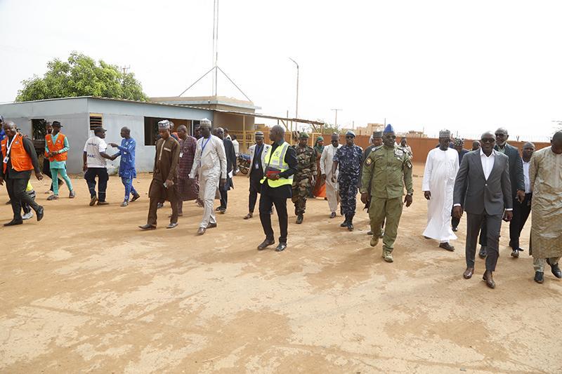 Visite du Ministre des Transports à la SONILOGA Visite du Ministre des Transports à la SONILOGA