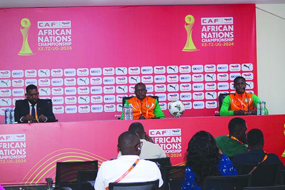 Conférence de Presse de veille du match Niger-Guinée Conakry : Harouna Doulla et le capitaine du Mena A’ affichent leur détermination et leur confiance Conférence de Presse de veille du match Niger-Guinée Conakry : Harouna Doulla et le capitaine du Mena A’ affichent leur détermination et leur confiance