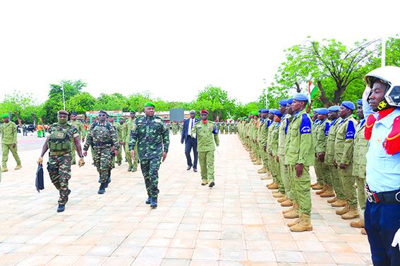 65è anniversaire des Forces Armées Nigériennes : Un hommage rendu aux vaillants soldats tombés au front et aux blessés de guerre 65è anniversaire des Forces Armées Nigériennes : Un hommage rendu aux vaillants soldats tombés au front et aux blessés de guerre