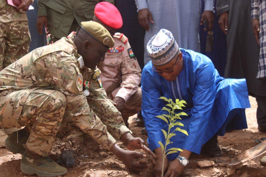 Célébration de la Journée Nationale de l’Arbre, édition 2025 : A Agadez, le bois régional baptisé du nom du Sultan Abdal Rahim Tagama Ben Mohamed Al Baqri Célébration de la Journée Nationale de l’Arbre, édition 2025 : A Agadez, le bois régional baptisé du nom du Sultan Abdal Rahim Tagama Ben Mohamed Al Baqri