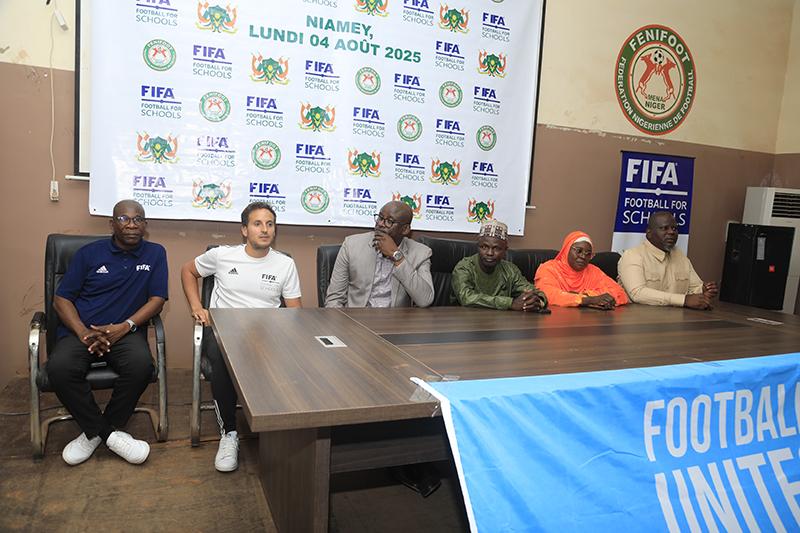 Atelier sur le développement du ‘’football for schools’’ au Niger : Développer les compétences des entraineurs du football for schools Atelier sur le développement du ‘’football for schools’’ au Niger : Développer les compétences des entraineurs du football for schools