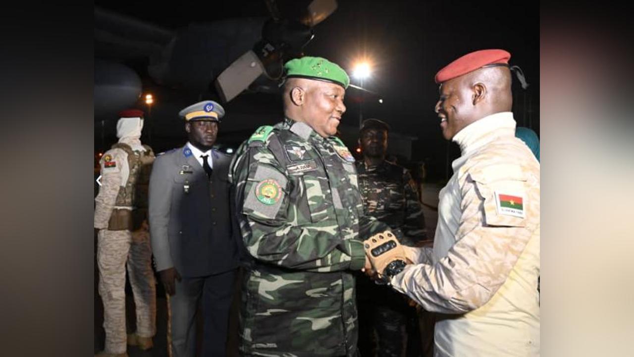Festival Scolaire à Maradi Présentation des Trophées Festival Scolaire à Maradi Présentation des Trophées