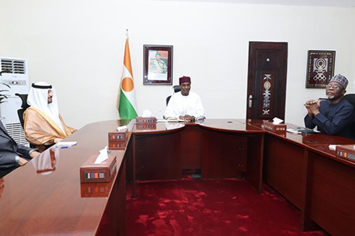 Ali Mahaman Lamine Zeine Reçoit l'Ambassadeur des Émirats Ali Mahaman Lamine Zeine Reçoit l'Ambassadeur des Émirats