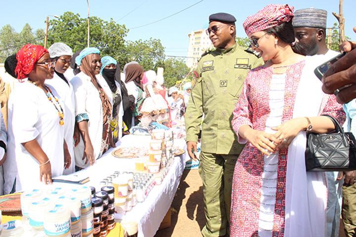 Autonomisation Économique des Femmes et Filles par l'Entrepreneuriat Autonomisation Économique des Femmes et Filles par l'Entrepreneuriat