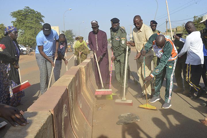 Mobilisation des Habitants de Niamey pour Salubrité Urbaine Mobilisation des Habitants de Niamey pour Salubrité Urbaine