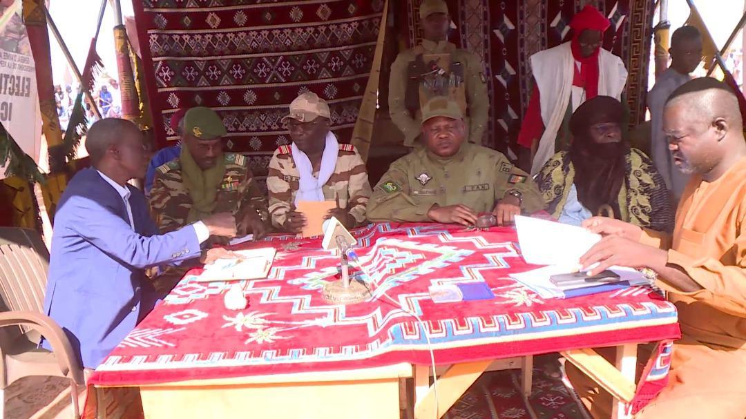 Intronisation de Mohamed Alhaji, Chef Touareg d’Ichirifan Intronisation de Mohamed Alhaji, Chef Touareg d’Ichirifan