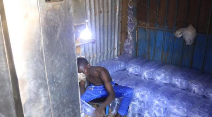 Eau En Sachet: Rapport Alarmant Sur L’Insalubrité Eau En Sachet: Rapport Alarmant Sur L'Insalubrité