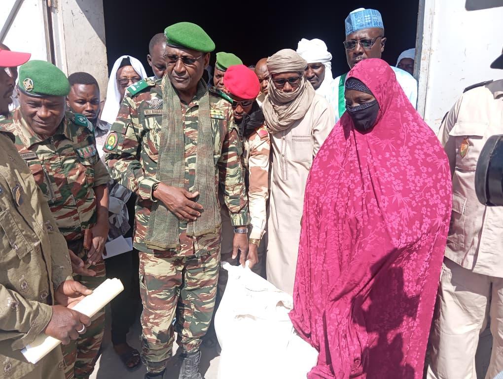 Distribution Gratuite de Vivres aux Sinistrés à N’Guigmi Distribution Gratuite de Vivres aux Sinistrés à N’Guigmi