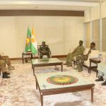 Réunion du Chef de l’État avec les ministres de la Défense Réunion du Chef de l'État avec les ministres de la Défense