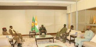 Réunion du Chef de l’État avec les ministres de la Défense Réunion du Chef de l'État avec les ministres de la Défense