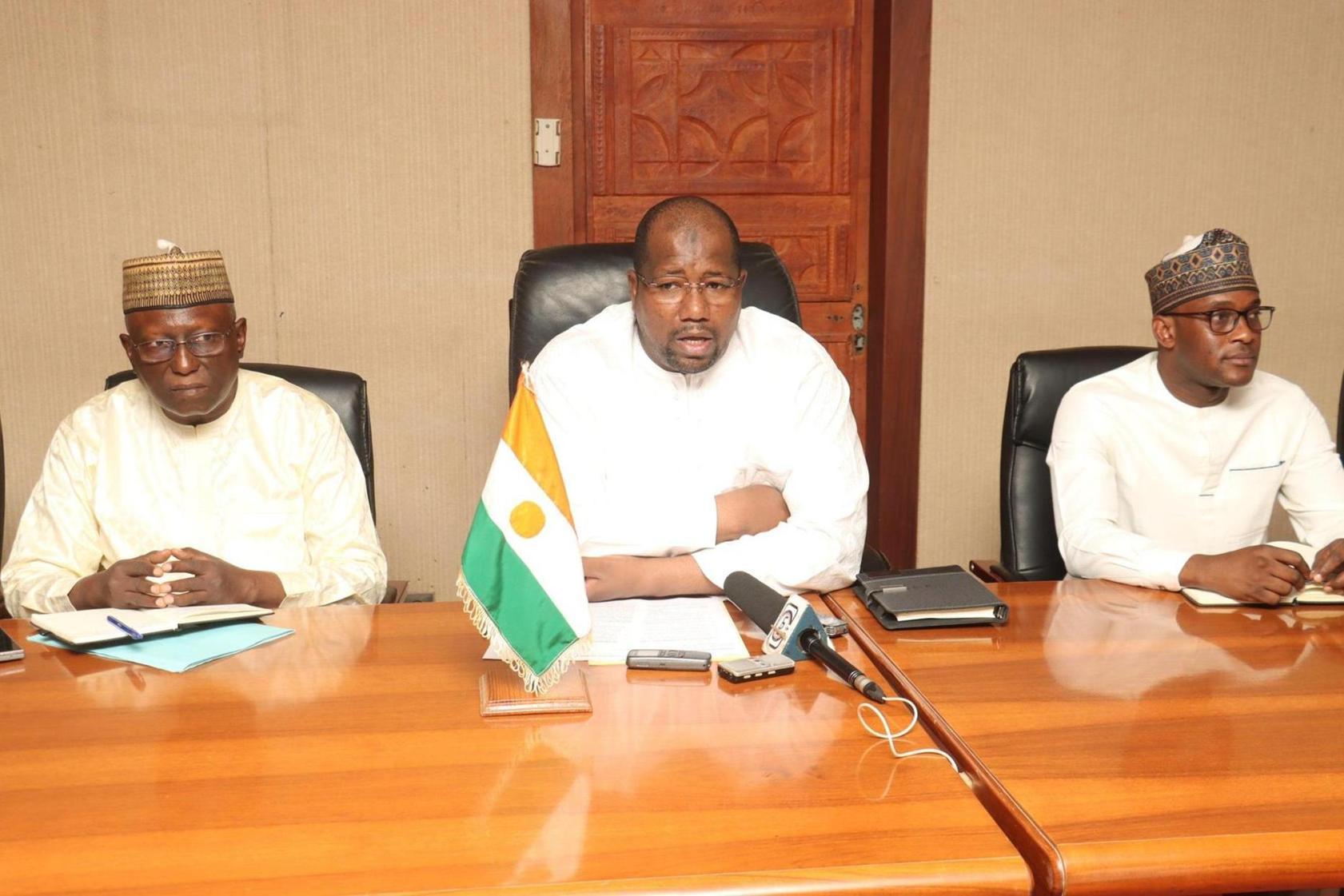 Rencontre du Ministre du Commerce avec les femmes transformatrices Rencontre du Ministre du Commerce avec les femmes transformatrices