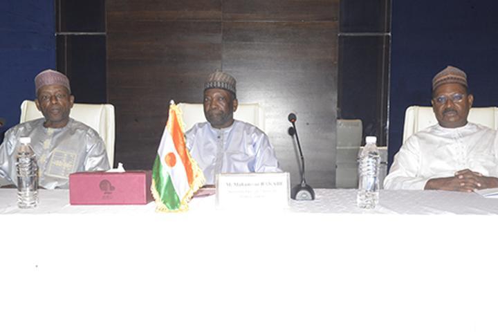 Séminaire Sur L'Édification De La Confédération AES Séminaire Sur L'Édification De La Confédération AES