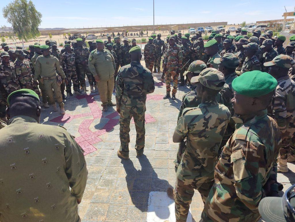 Colonel Djibril Mamoudou Idrissa Prend Commandement à Dirkou Colonel Djibril Mamoudou Idrissa Prend Commandement à Dirkou