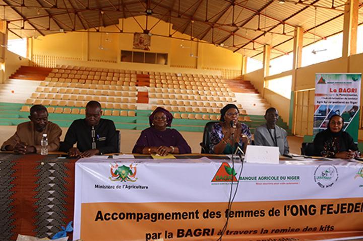 Promotion Agricole: BAGRI Fournit Kits de Semences aux Femmes Promotion Agricole: BAGRI Fournit Kits de Semences aux Femmes