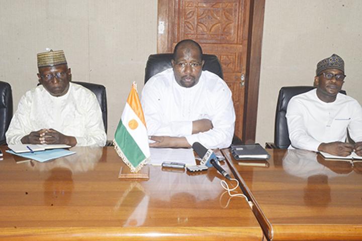 Échanges Entre le Ministre et les Femmes Transformatrices Échanges Entre le Ministre et les Femmes Transformatrices