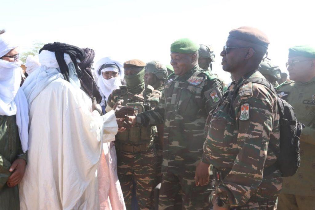 Visite du Président à Arlit en soirée Visite du Président à Arlit en soirée