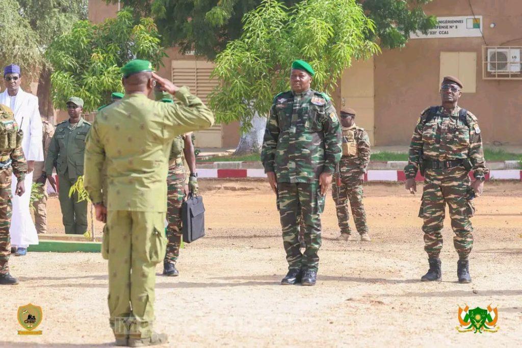 Général Tiani à la Garnison de Zinder Général Tiani à la Garnison de Zinder