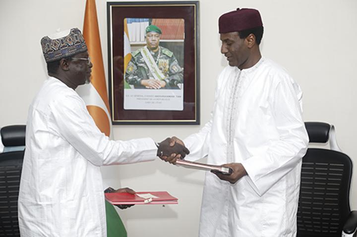 Accord de Rétrocession pour Améliorer l'Accès à l'Eau Accord de Rétrocession pour Améliorer l'Accès à l'Eau