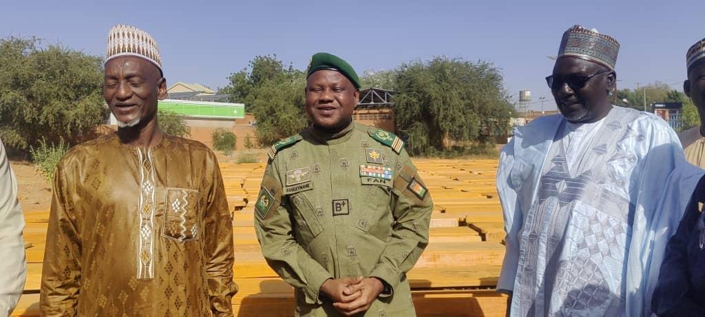 Don de tables-bancs aux écoles de la Région Tahoua Don de tables-bancs aux écoles de la Région Tahoua