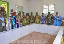 Tiani Se Recueille Sur La Tombe De Tandja Tiani Se Recueille Sur La Tombe De Tandja