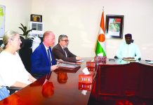 Ali Mahaman Lamine Zeine Accueille Délégation Suisse Ali Mahaman Lamine Zeine Accueille Délégation Suisse