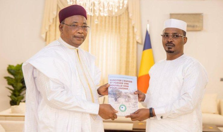 Mahamat Idriss Deby Accueille Ancien Président Du Niger Mahamat Idriss Deby Accueille Ancien Président Du Niger
