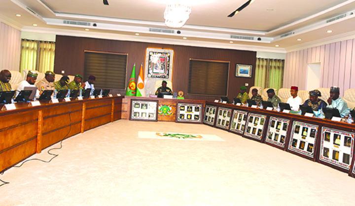 Réunion de Synthèse du Chef de l’État au Palais Réunion de Synthèse du Chef de l'État au Palais